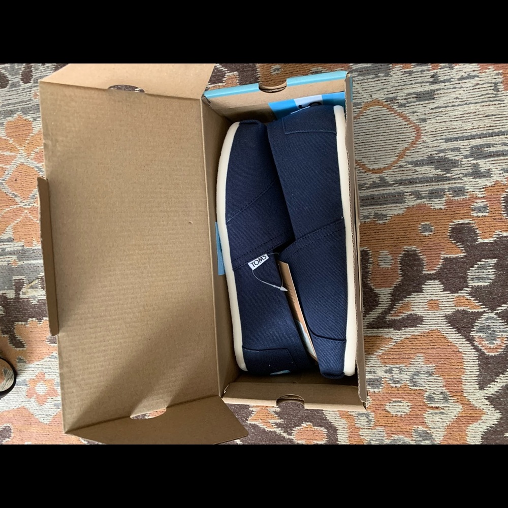 Navy blue NWT Toms